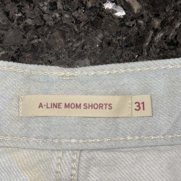 NWOT Levi’s Light Wash A-Line Mom Shorts - Picture 8 of 9